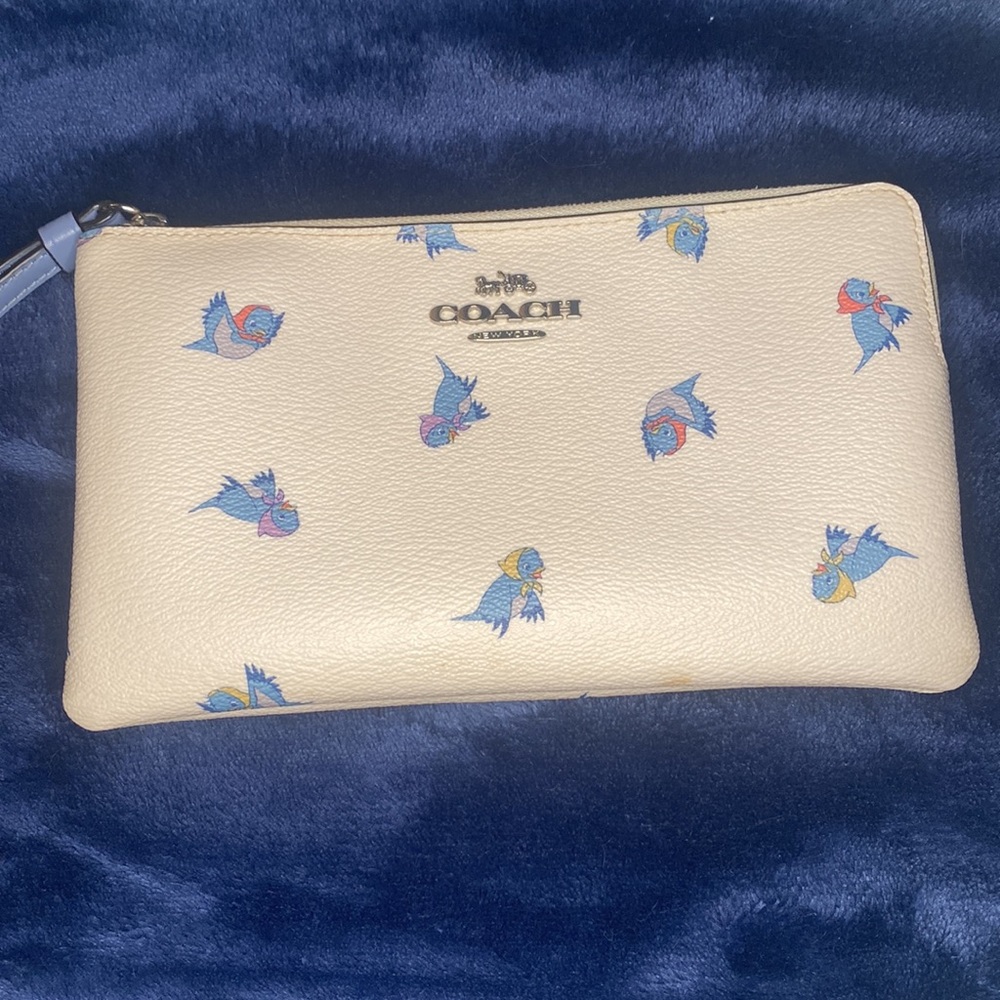 DISNEY X LARGE CORNER ZIP WRISTLET CINDERELLA FLYING BIRDS PRINT‎ COACH - Picture 2 of 5